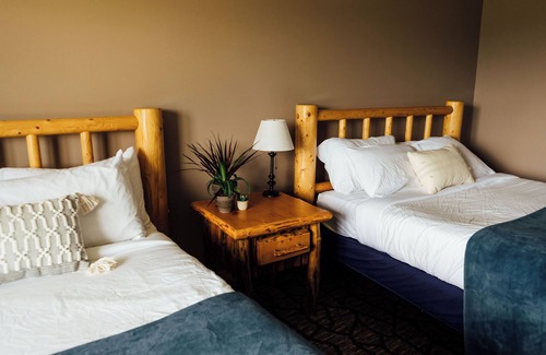 Tetonia Cabin | Teton Classic - Double Queen