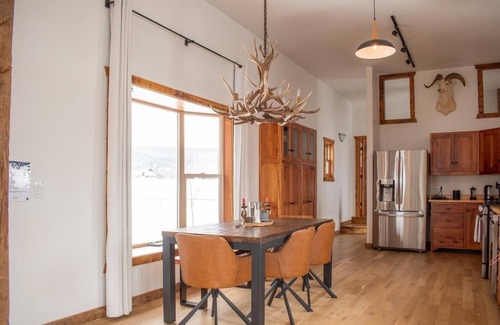 Victor House | Teton Escape on 10 Acres, sauna and swim spa with panoramic views!
