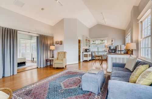 Clarksville House | Texas Capitol Loft - 30 Day or More Rental - by PMI Austin Metro