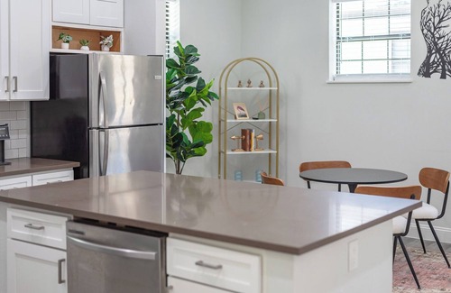Wetmore House | Texas Casita Retreat Minutes from Six Flags