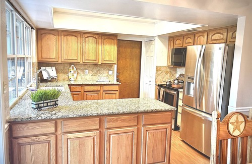 West San Antonio House | Texas Charming 4 bed with pool/Hottub by Lackland