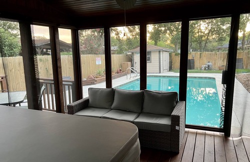 West San Antonio House | Texas Charming 4 bed with pool/Hottub by Lackland
