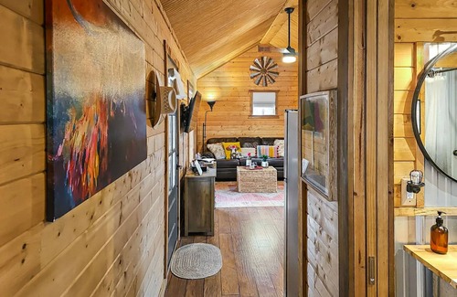 Fredericksburg Cabin | Texas Hill Country cabin with stock tank pool & porch with amazing views