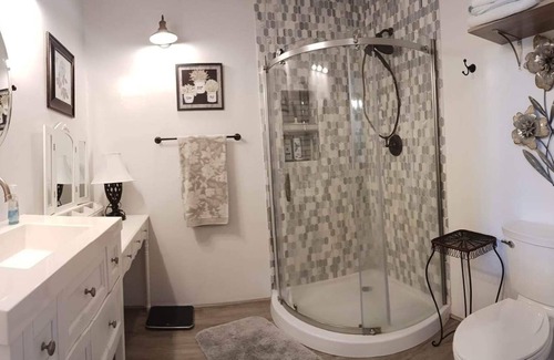 Johnson City House | Texas Hill Country. Wineries! Getaway! Enjoy the peaceful countryside.