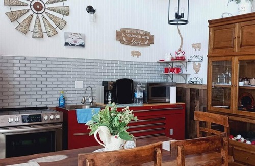 Johnson City House | Texas Hill Country. Wineries! Getaway! Enjoy the peaceful countryside.