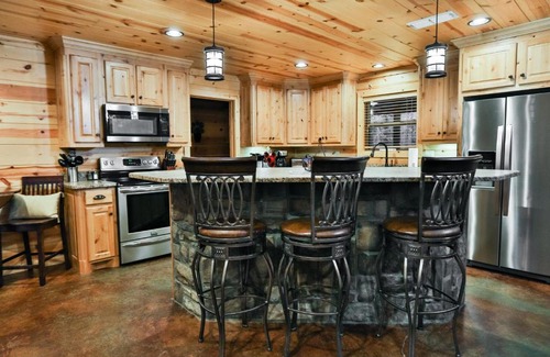Hochatown House | Texas Kind of Way, Hot Tub, Fireplace, Covered Deck, Pool table, Game Loft