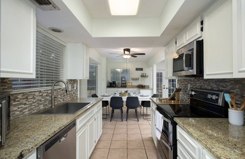 North San Antonio - SAT House | Texas Modern Minutes from Airport