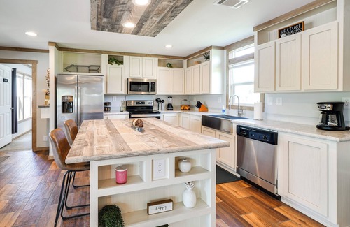 Yancey House | Texas Ranch Retreat: Swim On-Site