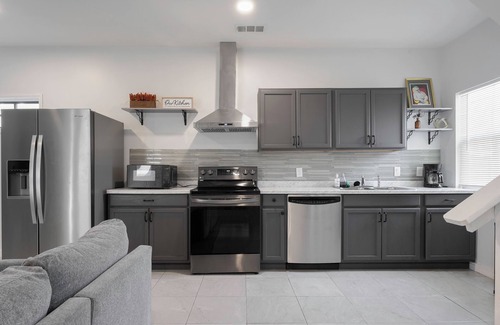 South Dallas - Fair Park House | Texas State Fair/Downtown/Uptown Modern Villa with Game Room and Patio!
