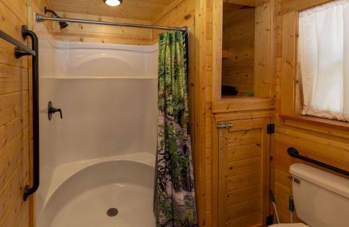 Pipe Creek House | Texas State Glamping Getaways to Nature in this Cute Log Cabin near Austin