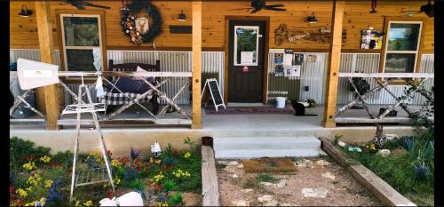 Pipe Creek House | Texas State Glamping Getaways to Nature in this Cute Log Cabin near Austin