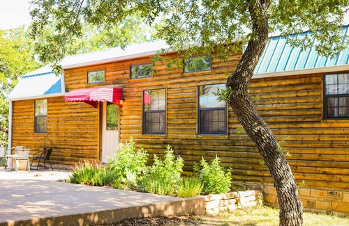 Graham Cabin | Texas Sun Cabin: Eight Acres with Trails and Amazing Sunset Views