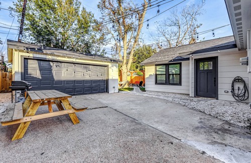 Foster Place House | Texas Two-Step: Near NRG/Full Game Room/Lounge+Fire Pit