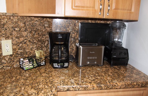 Marathon Villa | TF Pool Beach Kitchen Sleep 6, Hot Tub W&D Marina WiFi Parking