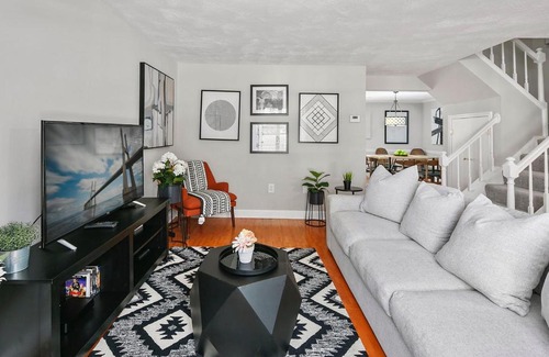 Countryside House | TH in No VA, 40 Mins to DC, Pets OK, Fast WiFi