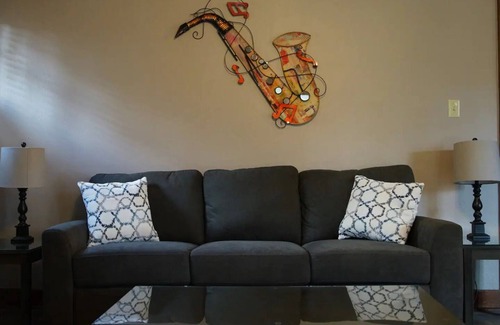 Downtown Riverside House | Tha Jazz House