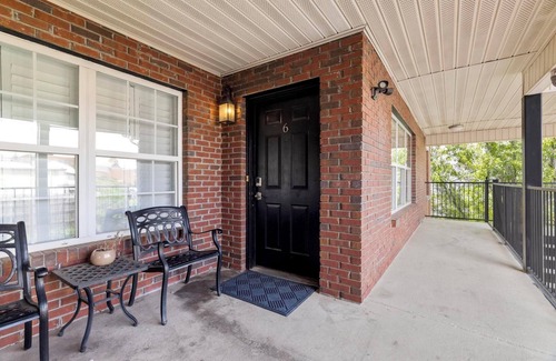 Auburn Condo | Thach Place in Auburn. Just steps from campus!