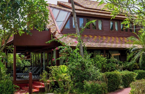Plai Laem House | Thai Style Wooden Beachfront Villa with Private Sala