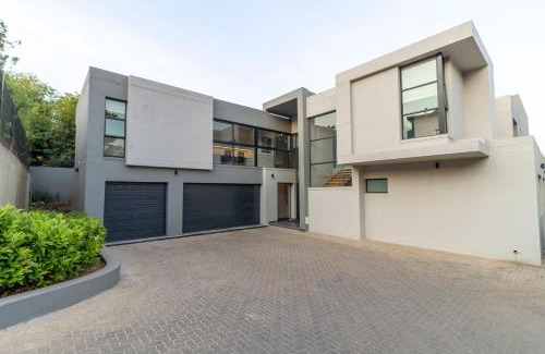 Greater Johannesburg Metropolitan Area Villa | Thalia House