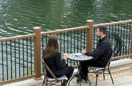 Wraysbury Apartment | Thames Mansion: Comfort Close to Top UK Attractions