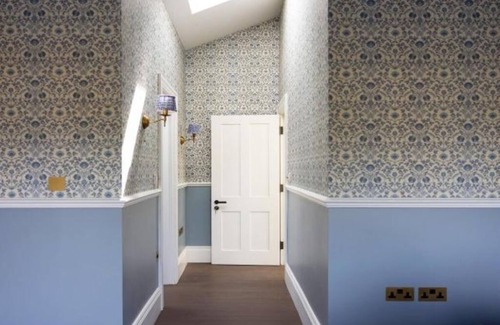 Wraysbury Apartment | Thames Mansion: Peaceful Riverside Getaway Near Windsor & Heathrow
