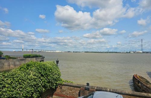 Greenhithe Apartment | Thames River Side