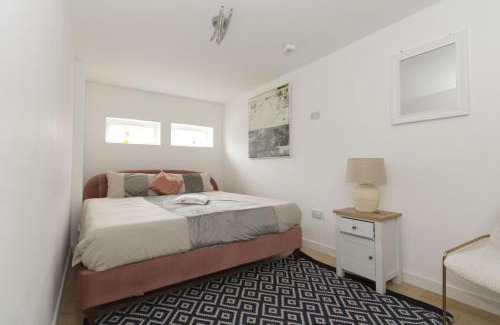 Moffat House | Thamesmead Suite
