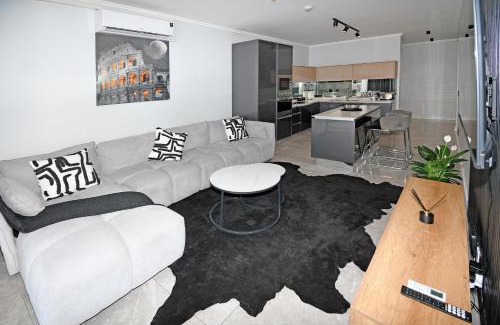 Greater Johannesburg Metropolitan Area Apartment | Thango Res Ellipse Waterfall.