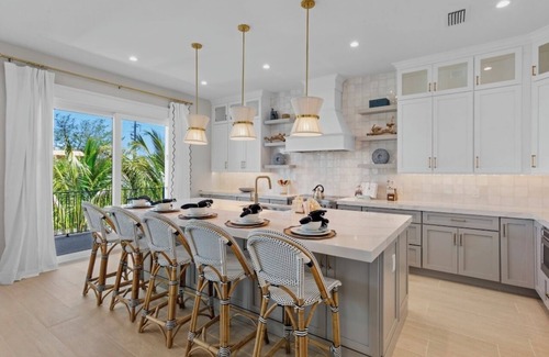 Bradenton Beach House | Thanksgiving Availability! Brand new Beautiful Beach House!