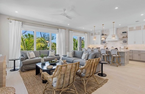 Bradenton Beach House | Thanksgiving Availability! Brand new Beautiful Beach House!