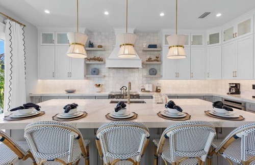 Bradenton Beach House | Thanksgiving Availability! Brand new Beautiful Beach House!