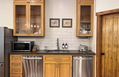 Freetown Cabin | THANKSGIVING READY! 16ac w/hot tub+fire pit+arcade,+pond+theater room+htd pool!