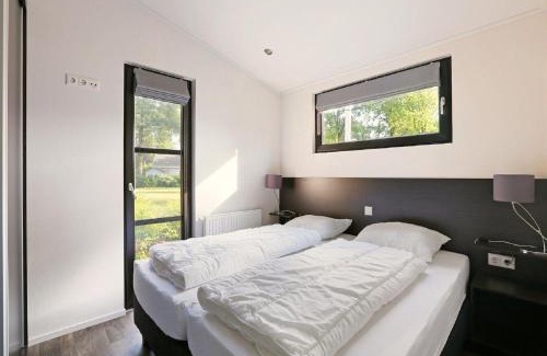 Markelo Ski Chalet | Thatched Home by Pond in Holiday Park