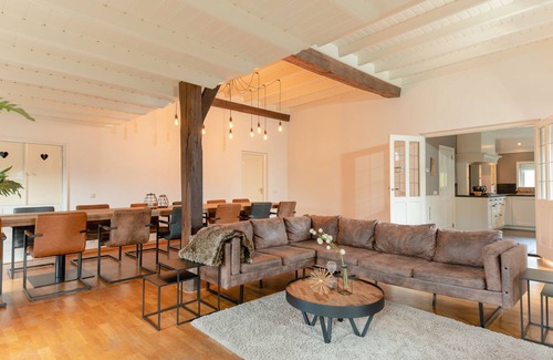 Notter Cabin | Thatched, luxurious and spacious holiday farmhouse