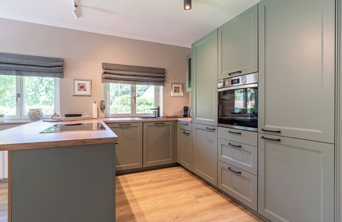 Tating House | Thatched-roof country house "Mini-Haubarg" in Tating - stylish, child-friendly & beachy