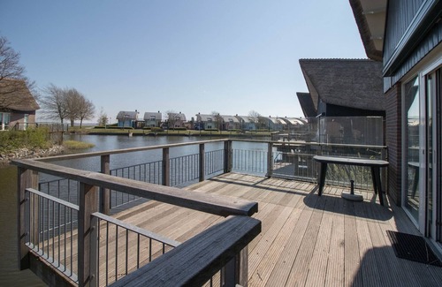 Makkum Villa | Thatched Villa by IJsselmeer