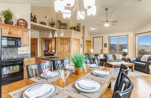 Estes Park Condo | Thatchtop Mountain at Mary's Lake w/HOT TUB!