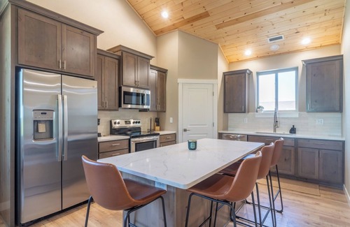 Moses Lake House | The 19th Green ~ A private lake house on Legacy Golf Course.