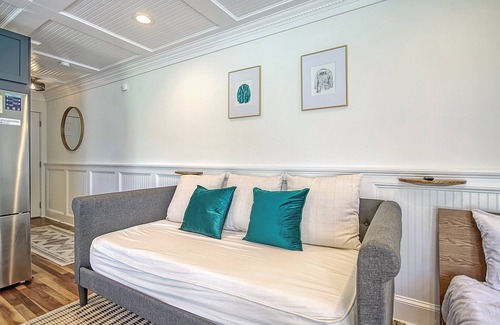 Edisto Island Apartment | The 19th Hole - Fairway Views! Studio Apartment!