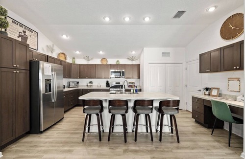 Okahumpka Villa | The 19th Hole Getaway*Pet Friendly Villa w/Golf Cart, Bikes and Putting Green!