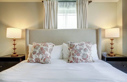 North Downtown Hotel | The 200 South St | King Rm 1