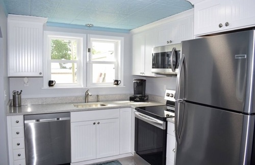 Chincoteague Cottage | The 3 Sisters - Fern's Cottage