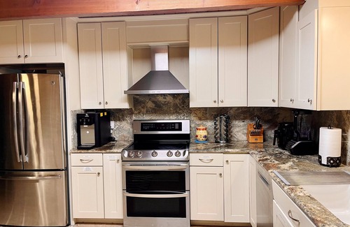 Mi-Wuk Village Cabin | The 4 bedroom, EV charger Celestial Home near Pinecrest lake.
