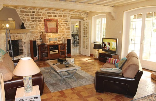 La Begude-de-Mazenc House | The 5,000 m² private property on which this charming stone house is located is partly wooded and ext