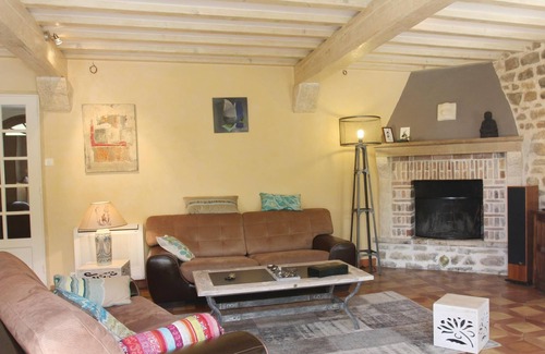 La Begude-de-Mazenc House | The 5,000 m² private property on which this charming stone house is located is partly wooded and ext