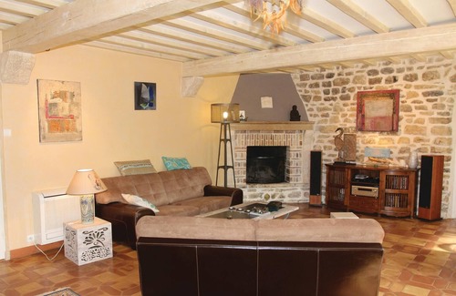 La Begude-de-Mazenc House | The 5,000 m² private property on which this charming stone house is located is partly wooded and ext