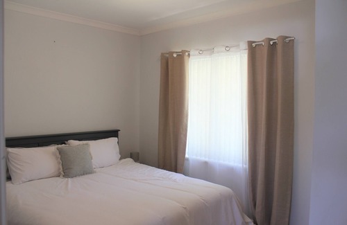 Meadow Springs House | THE 5x2 BEACH HOUSE ON HAMILTON WITH OCEAN VIEWS
