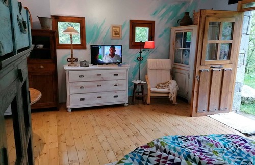 Vilallonga de Ter Apartment | The Artist's Workshop