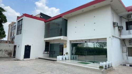 Gurugram Hotel | The Aana Hotel Sohna -Gurgaon Road