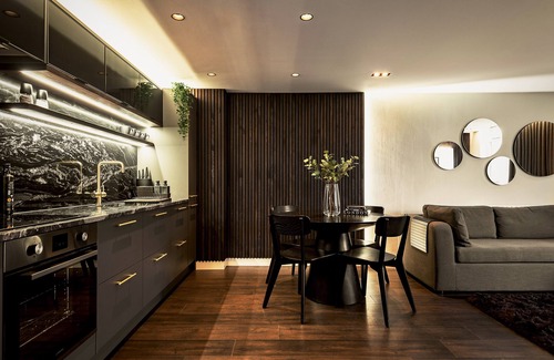 Leicester City Centre Apartment | The Acacia, Luxury with Private Balcony + Secure Parking